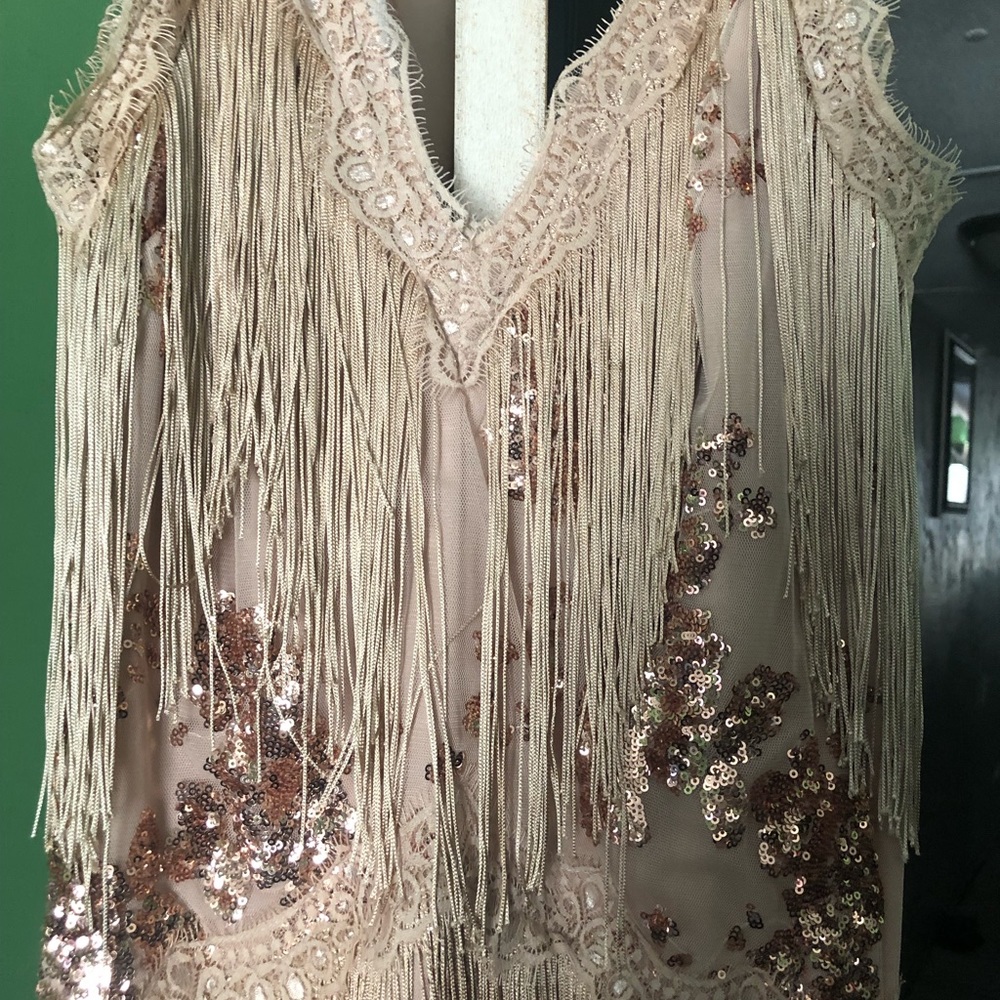 Short nude/gold dress